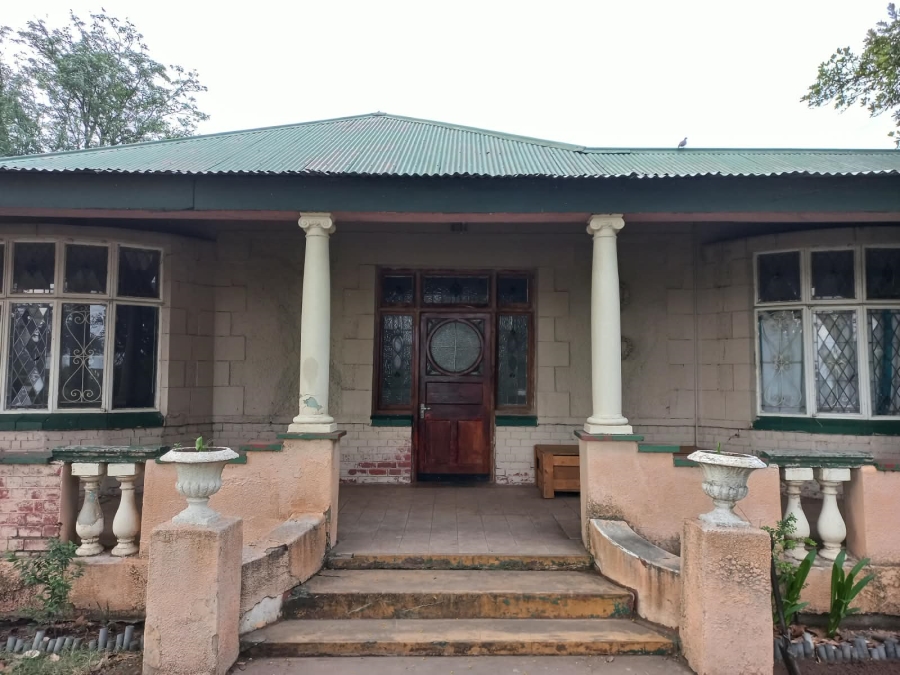 6 Bedroom Property for Sale in Weltevrede Free State